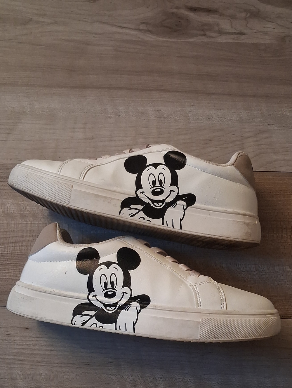 Disney White and Black Mickey Graphic Kids Sneakers Girls Size 2